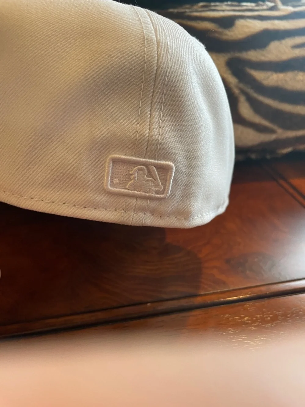 New Era White 59FIFTY Fitted Hat - Picture 4 of 4